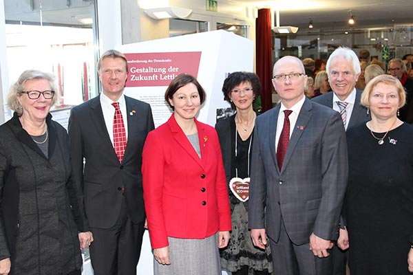 Ausstellungseröffnung 100 Jahre Republik Lettland gemeinsam mit der lettischen Botschafterin und Nauksenis Bürgermeister